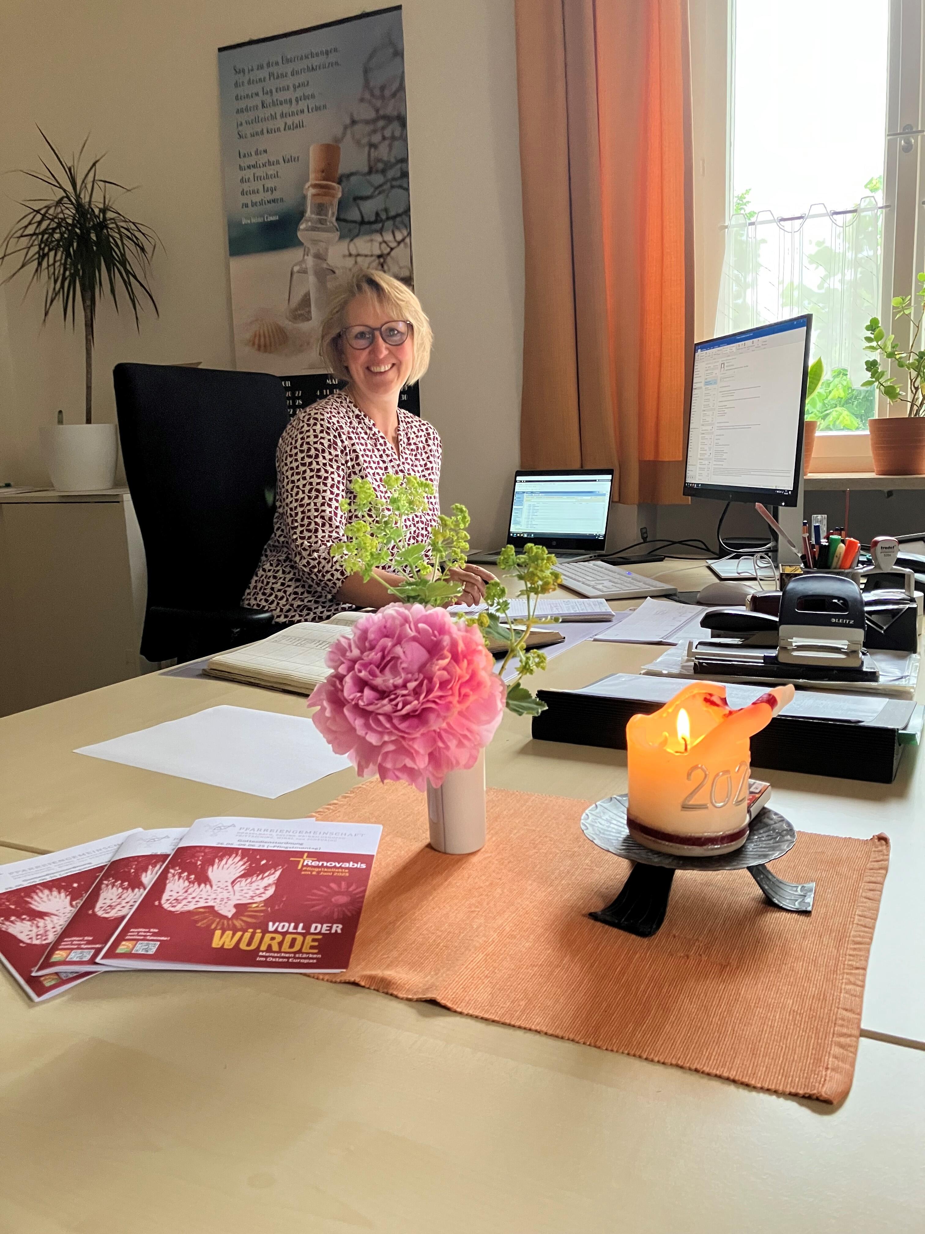 Sandra Mayr Pfarrbüro