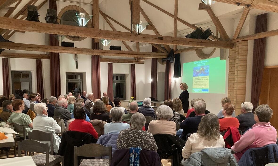 2025-10-23_15-53-24-e__vortrag_pfr_fischer_m_puplikum