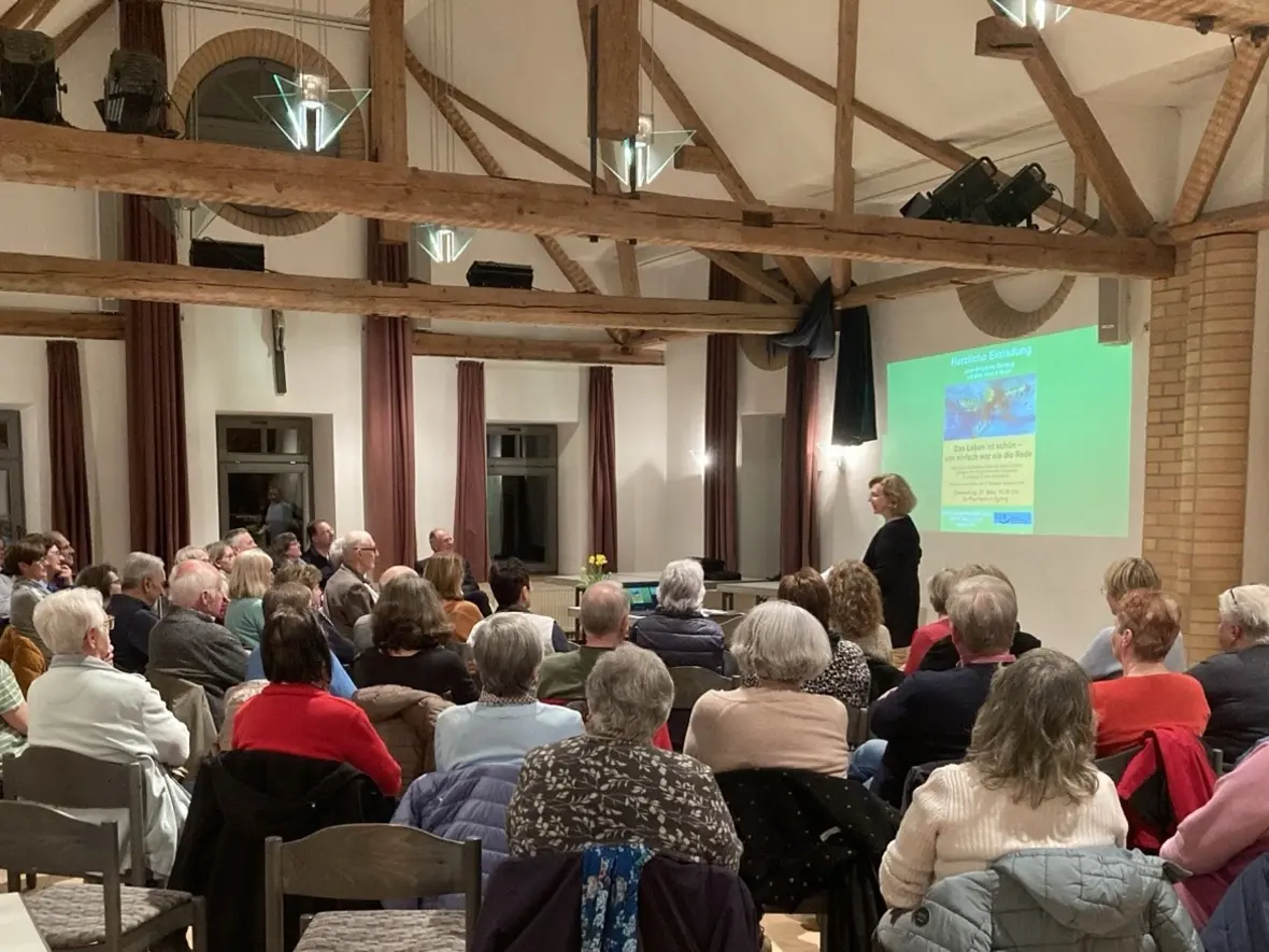 2025-10-23_15-53-24-e__vortrag_pfr_fischer_m_puplikum