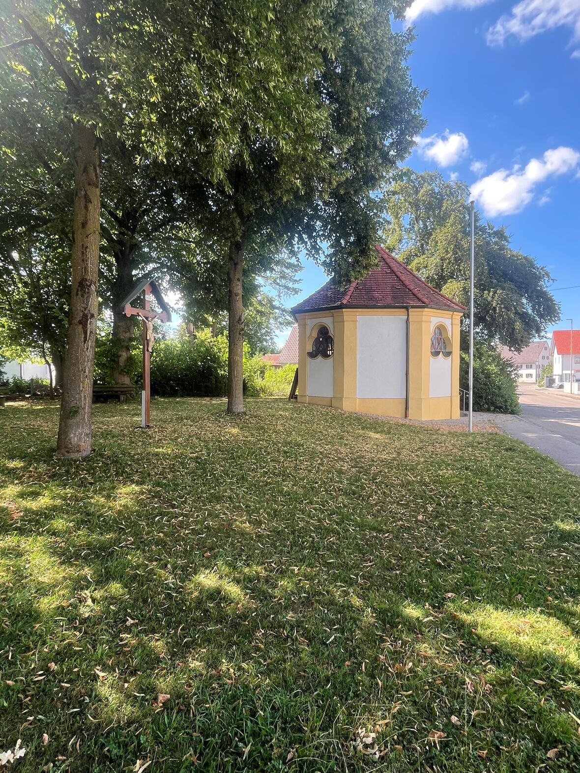 Die Jakobskapelle an einem Sommertag