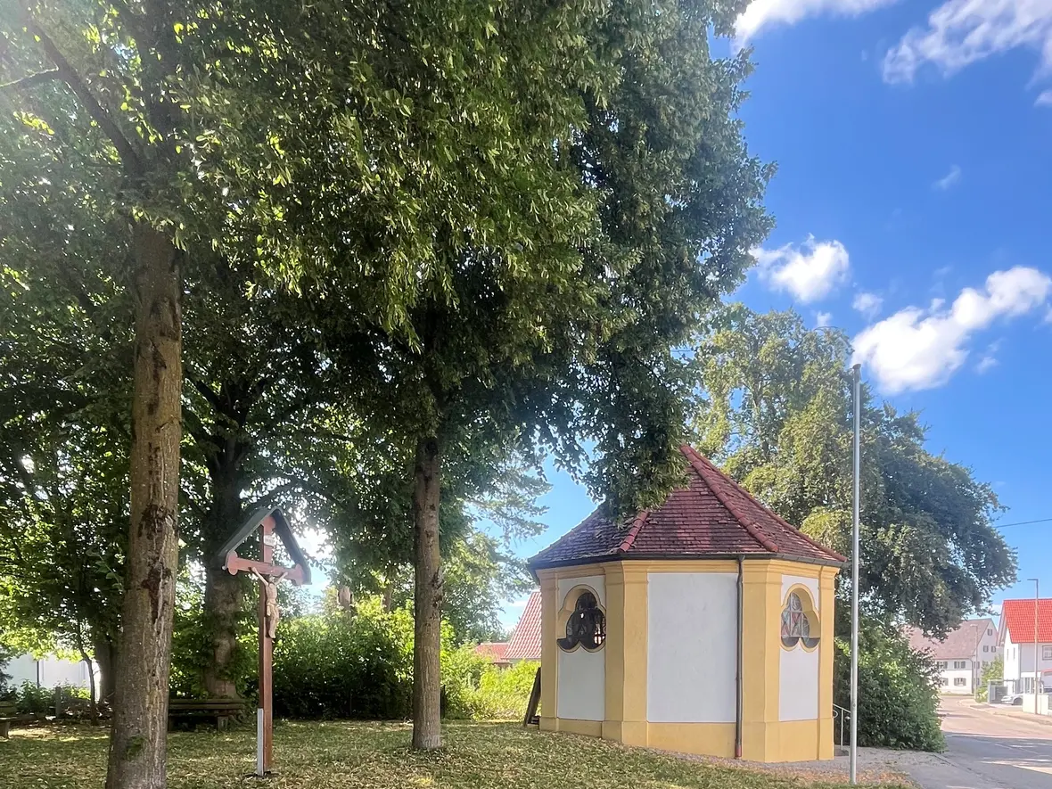 Die Jakobskapelle an einem Sommertag