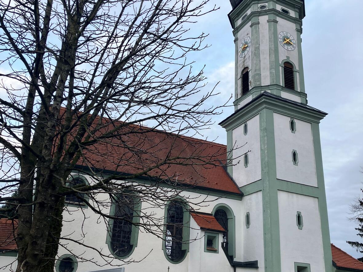 Außenansicht der Kirche St. Andreas in Heinrichshofen