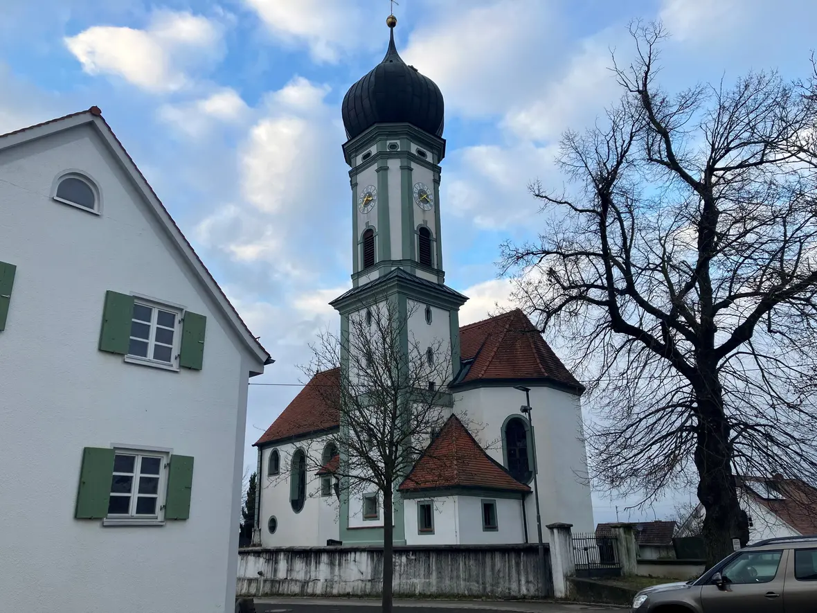 Außenansicht der Kirche St. Andreas in Heinrichshofen