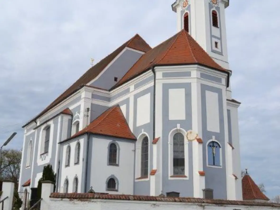 Außenansicht der Kirche St. Vitus in Egling